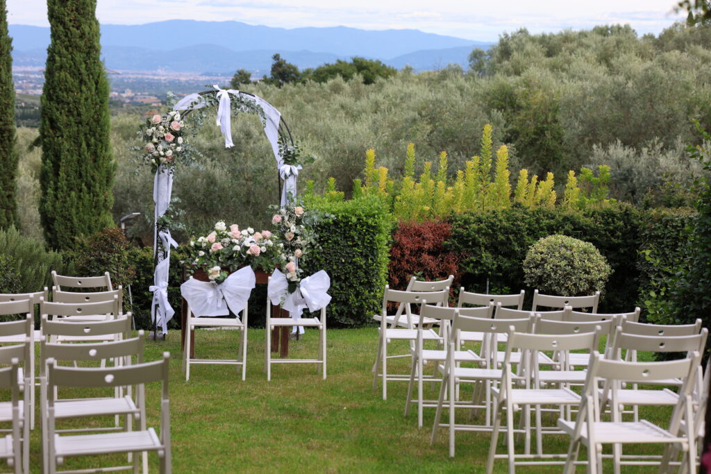 standesamtliche Trauung im Freien, in einem Agriturismo in Carmignano (Toskana), umgeben von Zypressen in den toskanischen Hügeln. Hochzeitsplanung in der Toskana Destination Wedding.
Wedding in Tuscany
Bruiloft in Toscane